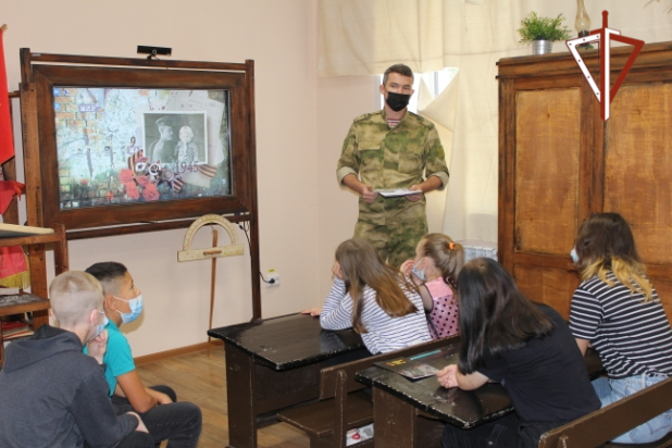Росгвардейцы организовали экскурсию в курганский музей боевой славы для воспитанников детского дома Росгвардейцы организовали экскурсию в курганский музей боевой славы для воспитанников детского дома