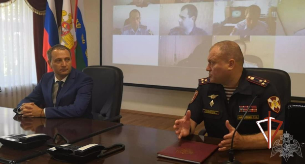 Тюменских росгвардейцев поздравили с Днем государственного флага Российской Федерации Тюменских росгвардейцев поздравили с Днем государственного флага Российской Федерации