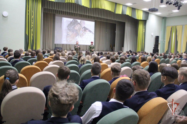 В Тюмени представители Росгвардии проводят мероприятия в рамках акции «Вместе против террора» В Тюмени представители Росгвардии проводят мероприятия в рамках акции «Вместе против террора»