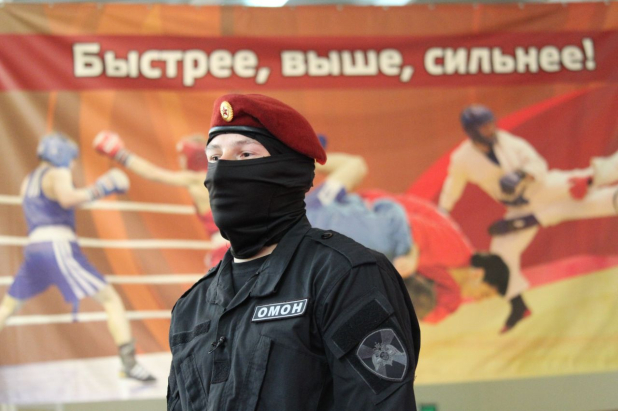 Омоновцы из Чувашии рассказали журналистам об испытаниях на право ношения крапового берета Омоновцы из Чувашии рассказали журналистам об испытаниях на право ношения крапового берета