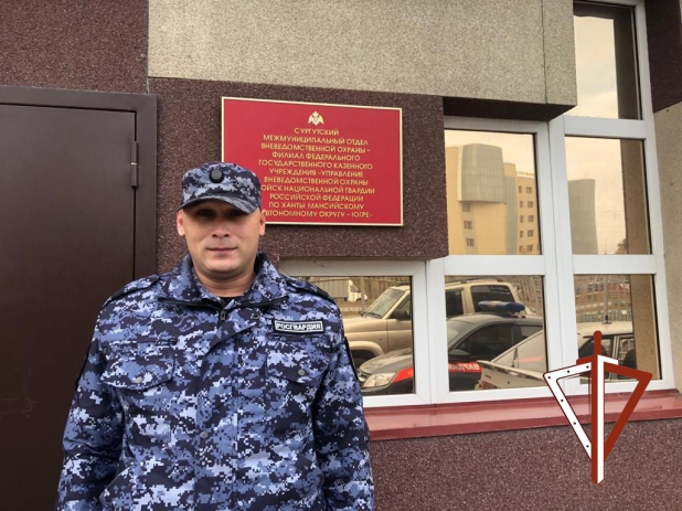 В Югре сотрудник Росгвардии, находясь на выходном, задержал подозреваемого в краже 44 бутылок алкогольной продукции В Югре сотрудник Росгвардии, находясь на выходном, задержал подозреваемого в краже 44 бутылок алкогольной продукции