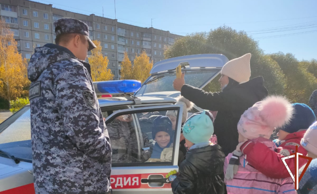 На Среднем Урале росгвардейцы принимают участие в мероприятиях по детской безопасности На Среднем Урале росгвардейцы принимают участие в мероприятиях по детской безопасности