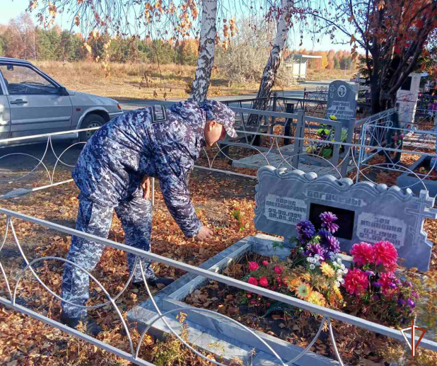 Росгвардейцы благоустроили место захоронения участника Великой Отечественной войны в Зауралье Росгвардейцы благоустроили место захоронения участника Великой Отечественной войны в Зауралье