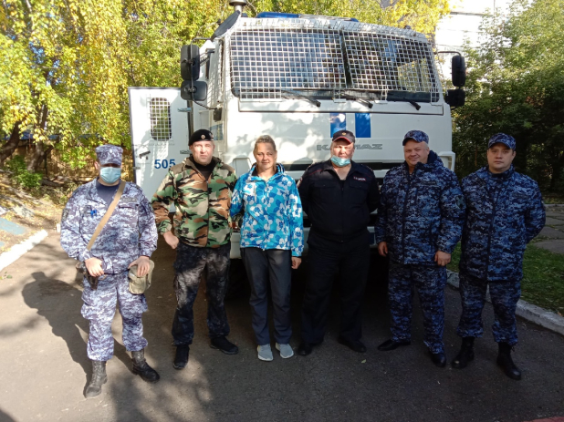 На Среднем Урале сотрудники Росгвардии принимают участие в мероприятиях по антитеррористической защищенности образовательных учреждений На Среднем Урале сотрудники Росгвардии принимают участие в мероприятиях по антитеррористической защищенности образовательных учреждений