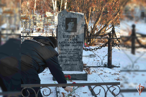 Сотрудники курганского ОМОН Росгвардии почтили память павшего воина правопорядка Сотрудники курганского ОМОН Росгвардии почтили память павшего воина правопорядка