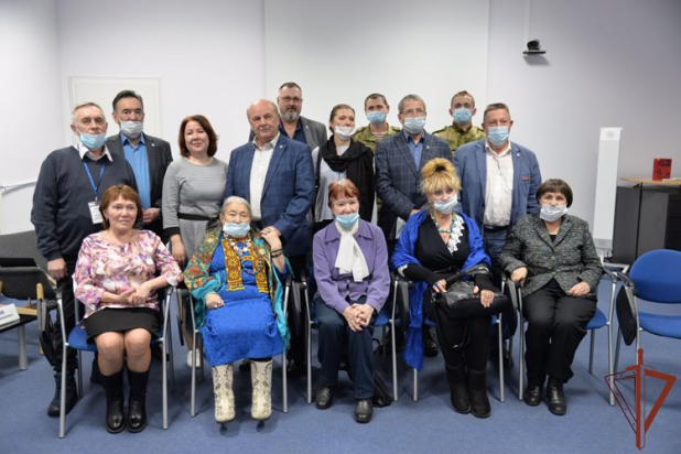 Росгвардейцы в Югре встретились с известным российским писателем и военным журналистом Росгвардейцы в Югре встретились с известным российским писателем и военным журналистом