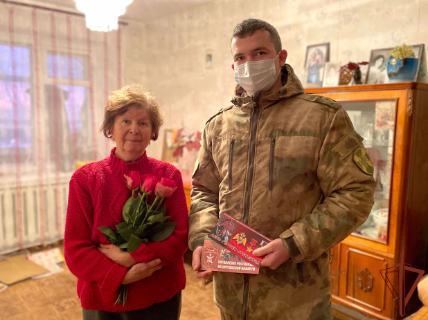 Офицеры Росгвардии навестили вдову первого командира курганского СОБР Героя России Евгения Родькина Офицеры Росгвардии навестили вдову первого командира курганского СОБР Героя России Евгения Родькина