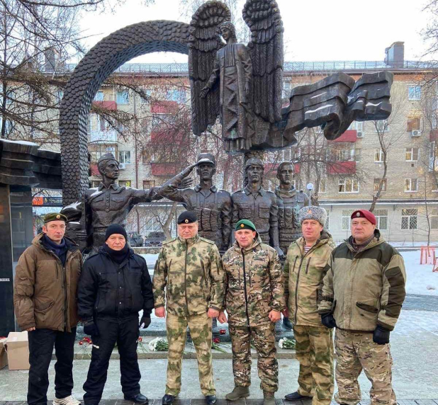 В Тюмени офицеры Росгвардии, ветераны боевых действий почтили память павших в вооружённых конфликтах В Тюмени офицеры Росгвардии, ветераны боевых действий почтили память павших в вооружённых конфликтах