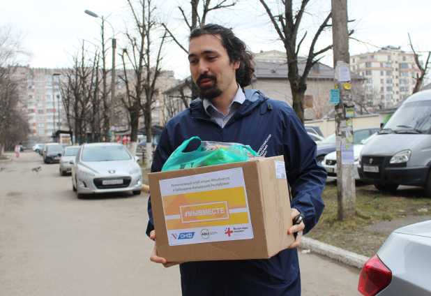 Участники акции #МыВместе в Кабардино-Балкарии оказали продовольственную помощь семи малоимущим семьям